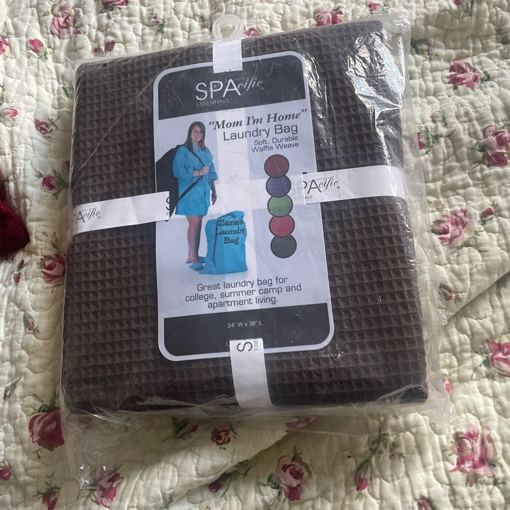 NWT spa essentials laundry bag